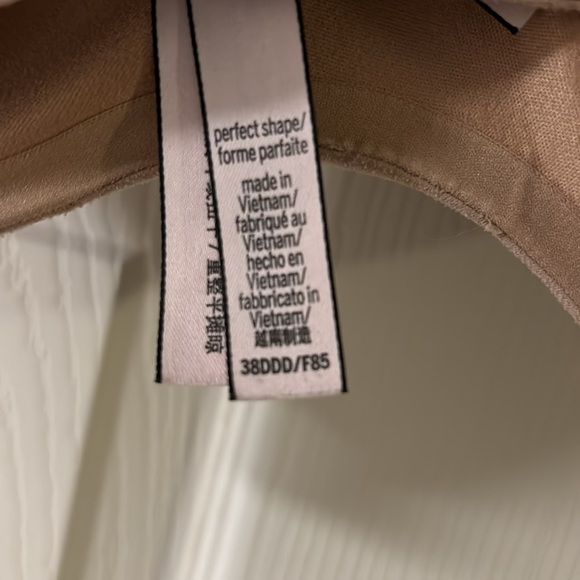 Victoria Secret Bra, 38DDD - Picture 3 of 3